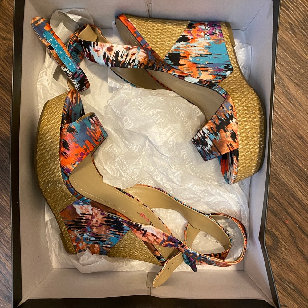 New in box size 6.5 wedges